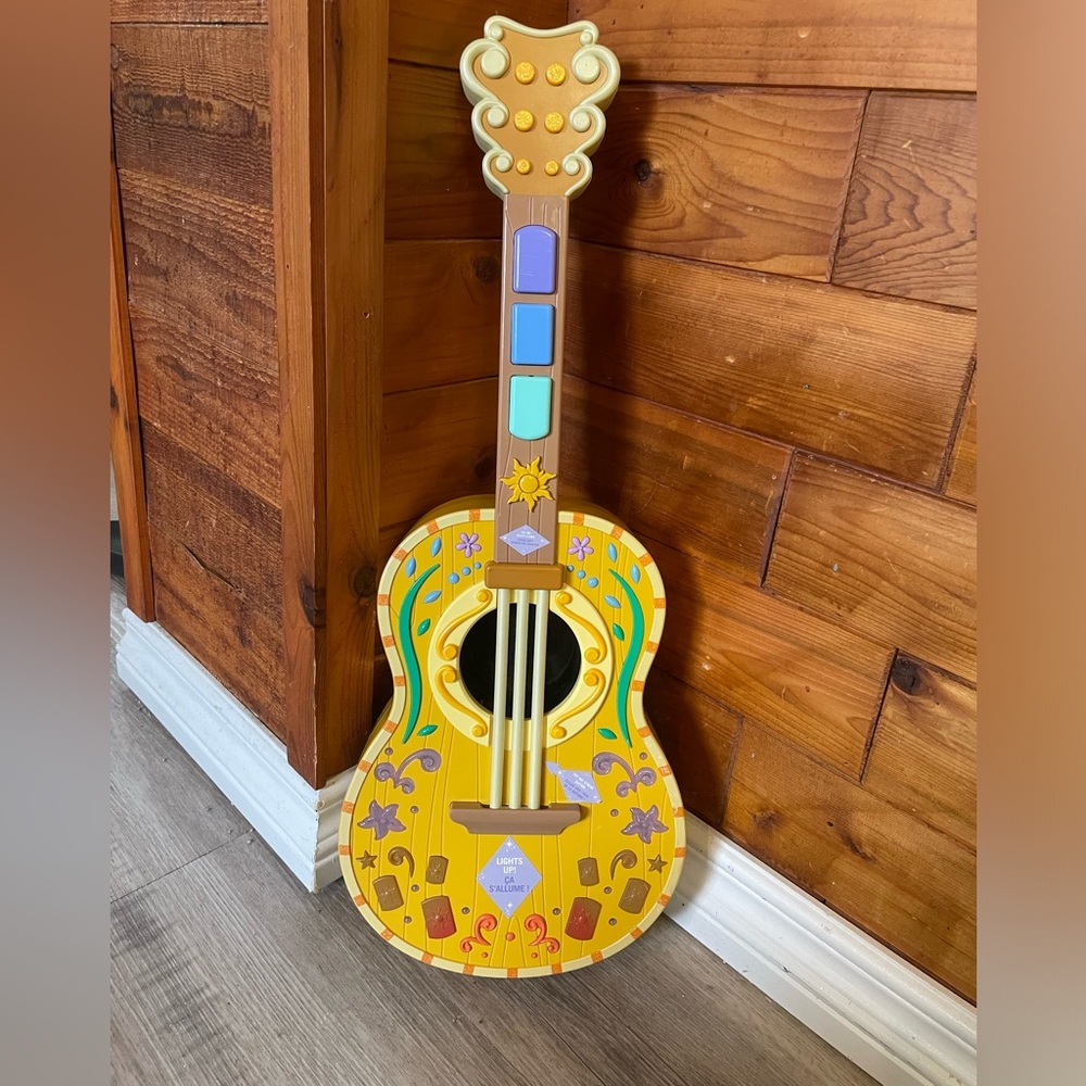 Disney Store Interactive Musical light up Guitar Rapunzel Tangled, TESTED, WORKS - Picture 1 of 7